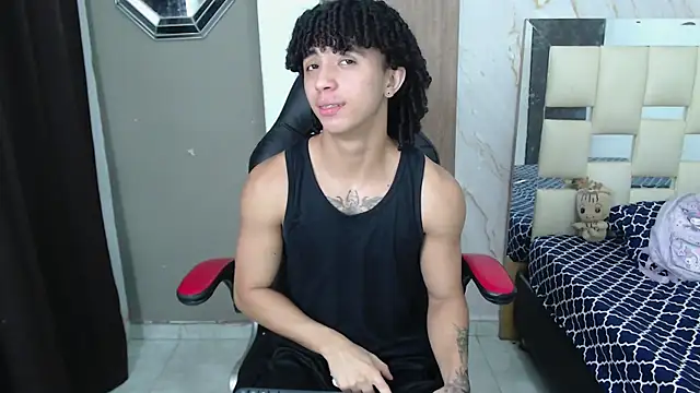Snapshot of kim_curlyy chatting on 05-27-26, 01:07 kim curlyy online show from 05-27-26, 01:07