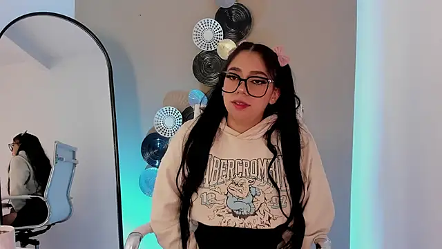 luna cute   online show from 12-18-25, 12:53