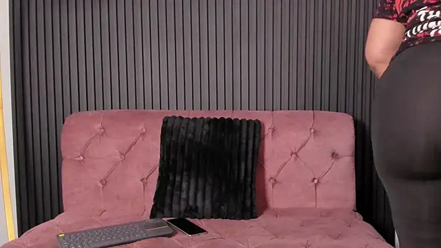 Snapshot of KarolWest_ chatting on 01-09-26, 12:34 KarolWest online show from 01-09-26, 12:34