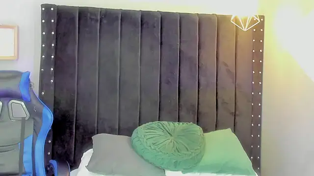 Bryan robayo5 online show from 12-22-25, 11:21