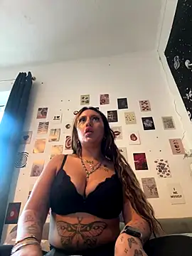 Snapshot of lunabaddie chatting on 11-26-25, 08:58 lunabaddie online show from 11-26-25, 08:58