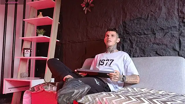 Paulo 527 online show from 12-19-25, 08:44