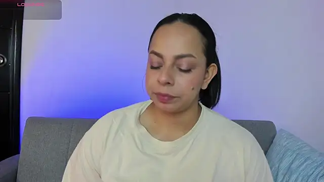 Snapshot of jimena_chic1 chatting on 06-23-26, 03:32 jimena chic1 online show from 06-23-26, 03:32