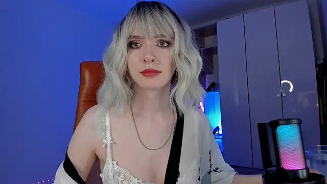 Snapshot of Mistress_Iris chatting on 06-09-26, 05:47 Mistress Iris online show from 06-09-26, 05:47