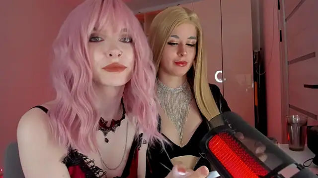 Snapshot of Mistress_Iris chatting on 05-20-26, 04:37 Mistress Iris online show from 05-20-26, 04:37