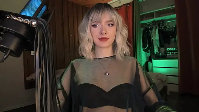 Snapshot of Mistress_Iris chatting on 01-05-26, 09:07 Mistress Iris online show from 01-05-26, 09:07