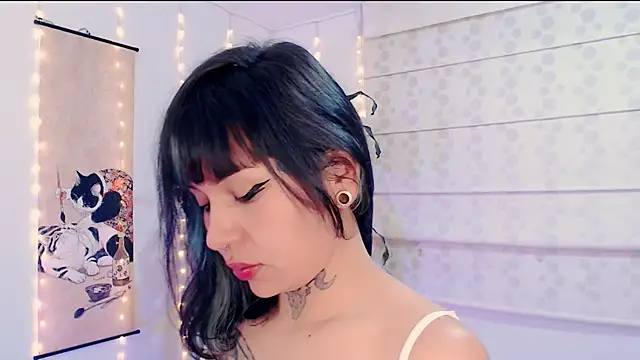 justmartina  online show from 04-19-26, 02:45