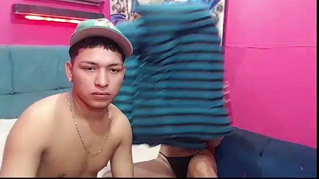 Snapshot of twinks_fuck chatting on 03-13-26, 07:08 twinks fuck online show from 03-13-26, 07:08