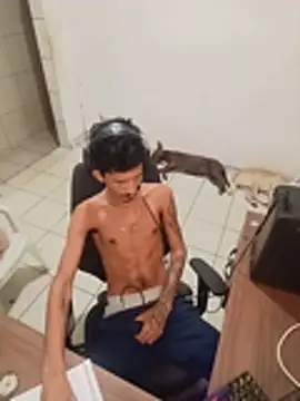 Snapshot of theyllorwillian chatting on 04-16-26, 12:00 theyllorwillian online show from 04-16-26, 12:00