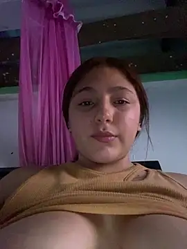 Snapshot of Emily_milk_1 chatting on 02-14-26, 04:34 Emily milk 1 online show from 02-14-26, 04:34