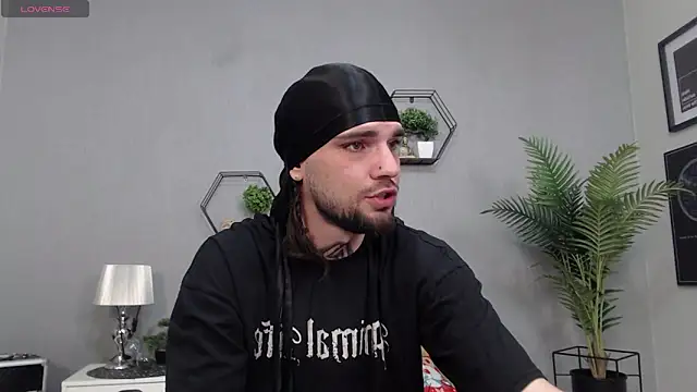 Snapshot of KaneHunter chatting on 04-18-26, 06:32 KaneHunter online show from 04-18-26, 06:32