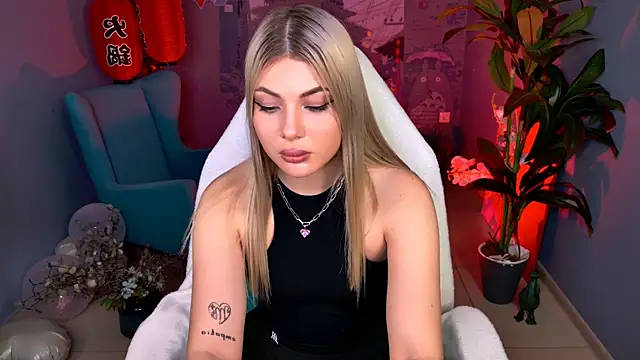 Snapshot of HyileyClark chatting on 03-02-26, 03:30 HyileyClark online show from 03-02-26, 03:30