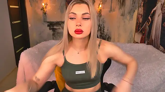 Snapshot of HyileyClark chatting on 02-07-26, 09:17 HyileyClark online show from 02-07-26, 09:17