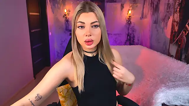 Snapshot of HyileyClark chatting on 02-08-26, 05:16 HyileyClark online show from 02-08-26, 05:16