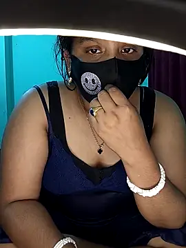 Snapshot of priya2098 chatting on 02-13-26, 01:33 priya2098 online show from 02-13-26, 01:33