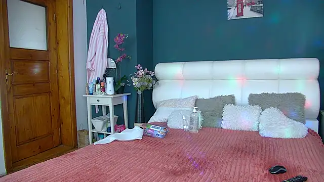 Cougar Milff online show from 04-11-26, 01:59