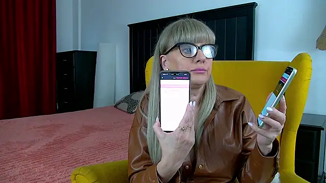 Cougar Milff online show from 11-28-25, 01:33