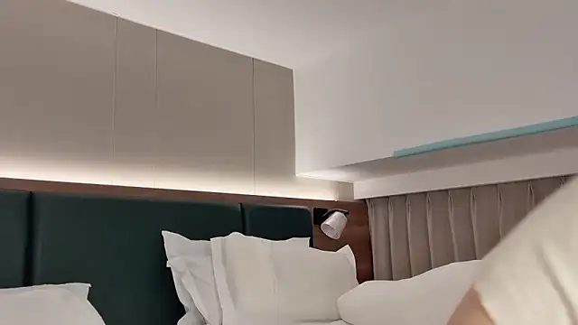 Snapshot of wanou33669 chatting on 12-19-25, 12:18 wanou33669 online show from 12-19-25, 12:18