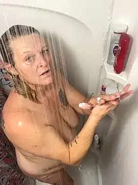 ladylinda2018 online show from 11-26-25, 03:23