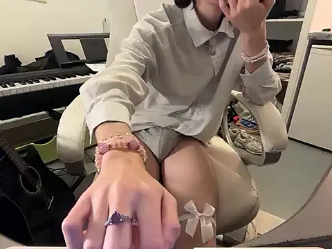 Snapshot of sam_in_transition chatting on 11-26-25, 01:44 sam in transition online show from 11-26-25, 01:44