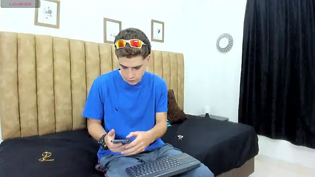 Snapshot of AUSTIN-PRRR chatting on 12-02-25, 01:13 AUSTIN-PRRR online show from 12-02-25, 01:13