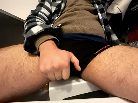 erdestruttor18 online show from 01-12-26, 11:28