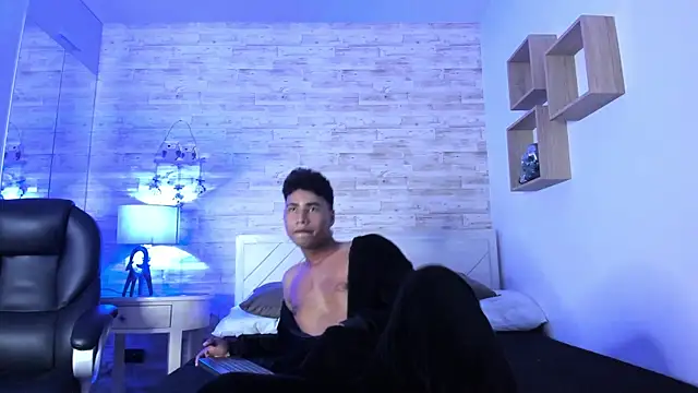 Simon Pernia online show from 11-30-25, 06:41