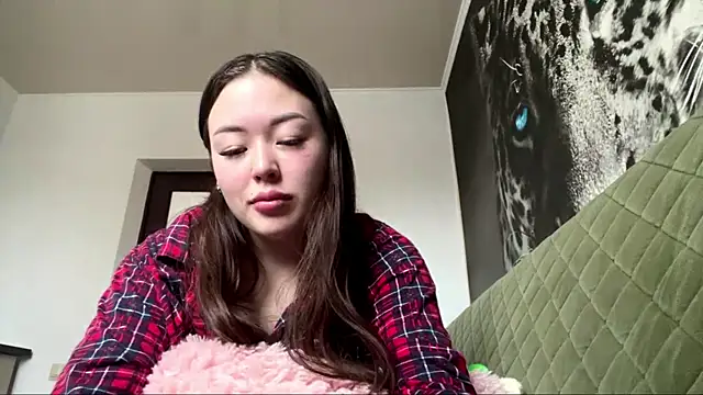 CurietHana1 online show from 12-17-25, 04:28