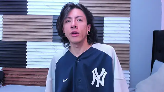 Snapshot of LiamShelby chatting on 12-18-25, 02:38 LiamShelby online show from 12-18-25, 02:38