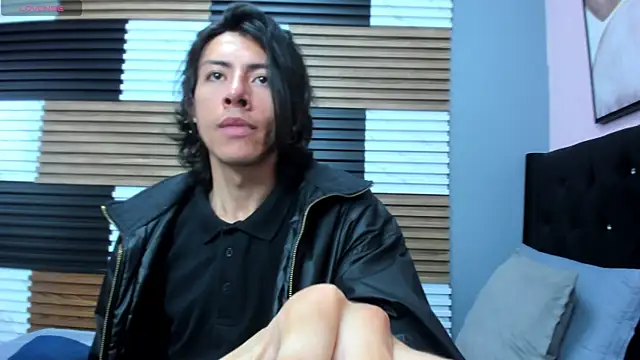 Snapshot of LiamShelby chatting on 12-20-25, 02:47 LiamShelby online show from 12-20-25, 02:47