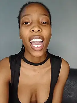 MsParisSmith online show from 11-28-25, 11:27