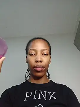 MsParisSmith online show from 12-05-25, 08:28