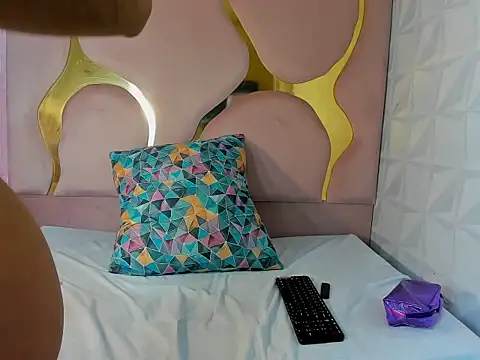 peachrouge online show from 12-17-25, 08:36