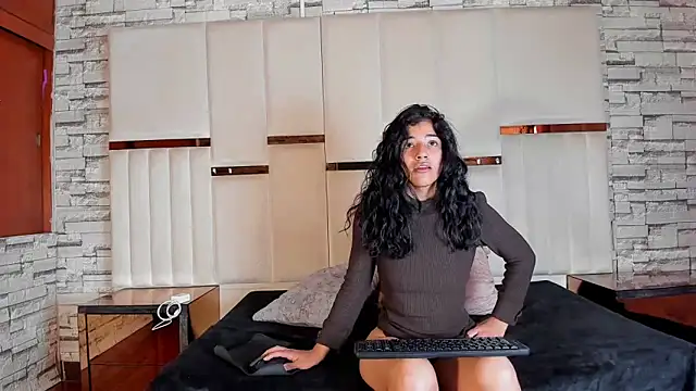 Snapshot of peachrouge chatting on 05-19-26, 04:47 peachrouge online show from 05-19-26, 04:47