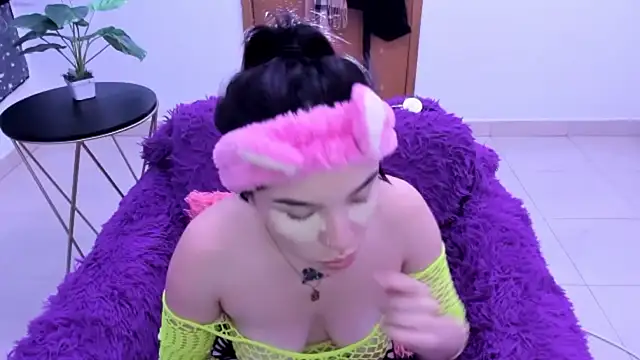 Honney 19 online show from 12-16-25, 10:30