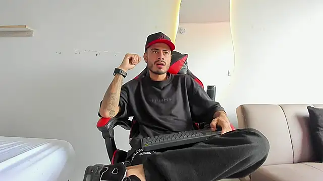 Snapshot of MatthewCullen chatting on 01-05-26, 08:56 MatthewCullen online show from 01-05-26, 08:56