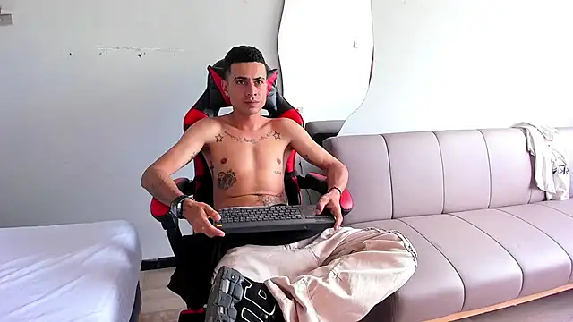 Snapshot of MatthewCullen chatting on 12-03-25, 07:24 MatthewCullen online show from 12-03-25, 07:24