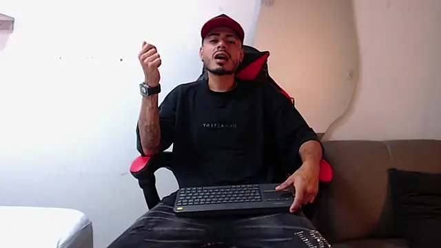 Snapshot of MatthewCullen chatting on 01-12-26, 11:53 MatthewCullen online show from 01-12-26, 11:53