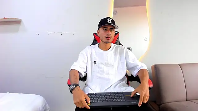 Snapshot of MatthewCullen chatting on 12-14-25, 09:42 MatthewCullen online show from 12-14-25, 09:42