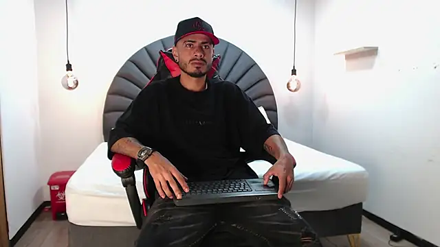 Snapshot of MatthewCullen chatting on 01-14-26, 02:04 MatthewCullen online show from 01-14-26, 02:04