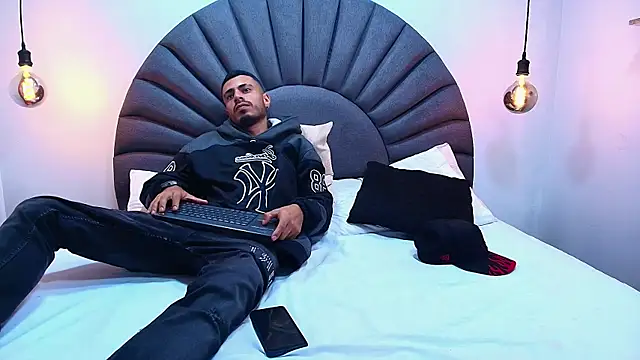 Snapshot of MatthewCullen chatting on 01-13-26, 11:58 MatthewCullen online show from 01-13-26, 11:58