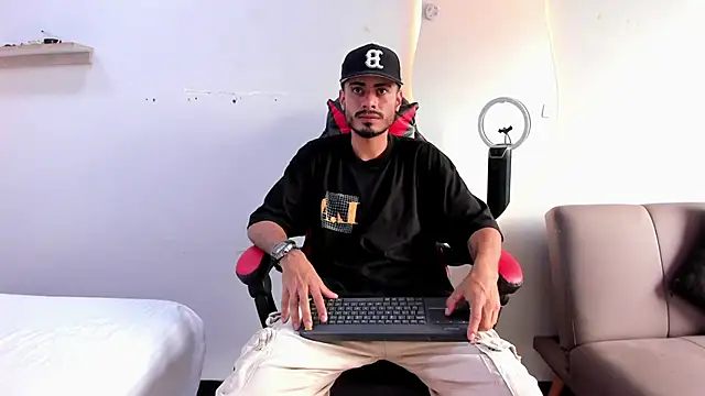 Snapshot of MatthewCullen chatting on 01-07-26, 08:14 MatthewCullen online show from 01-07-26, 08:14