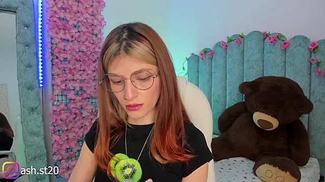 Ash 20  online show from 12-19-25, 03:14