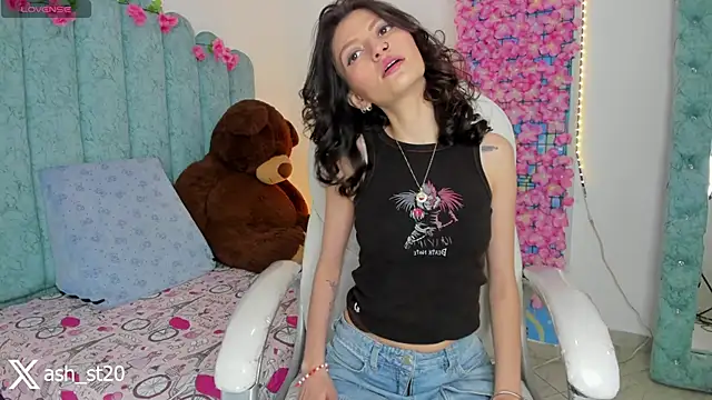Snapshot of Ash_20_ chatting on 04-25-26, 04:04 Ash 20 online show from 04-25-26, 04:04