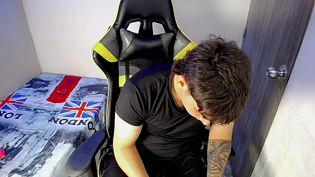 Snapshot of d_moneyy_ chatting on 02-27-26, 03:40 d moneyy online show from 02-27-26, 03:40