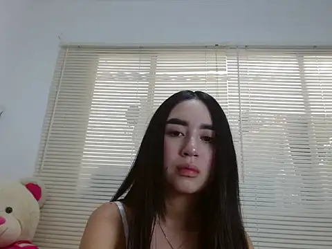 SiennaLorens online show from 12-19-25, 02:52