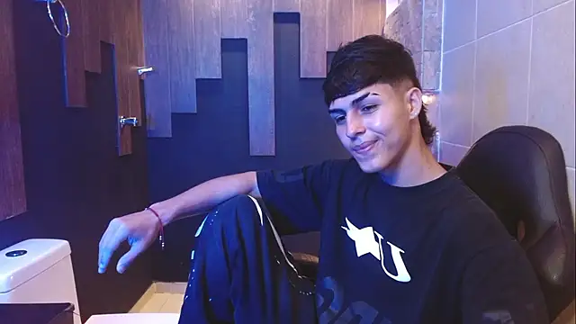 Snapshot of Ethan_Jamees chatting on 02-06-26, 02:07 Ethan Jamees online show from 02-06-26, 02:07