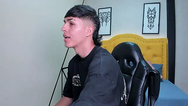 Snapshot of Ethan_Jamees chatting on 02-20-26, 07:38 Ethan Jamees online show from 02-20-26, 07:38