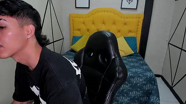 Snapshot of Ethan_Jamees chatting on 02-26-26, 07:36 Ethan Jamees online show from 02-26-26, 07:36