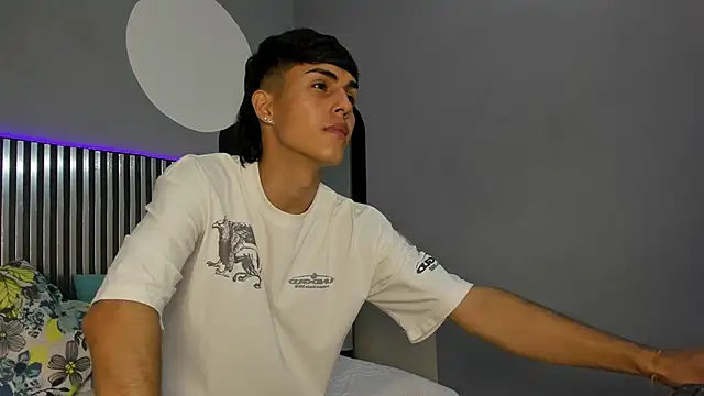 Snapshot of Ethan_Jamees chatting on 01-17-26, 07:39 Ethan Jamees online show from 01-17-26, 07:39